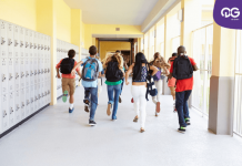 Curso preparatório para o Enem: imagem de vários estudantes correndo pelo corredor de uma escola